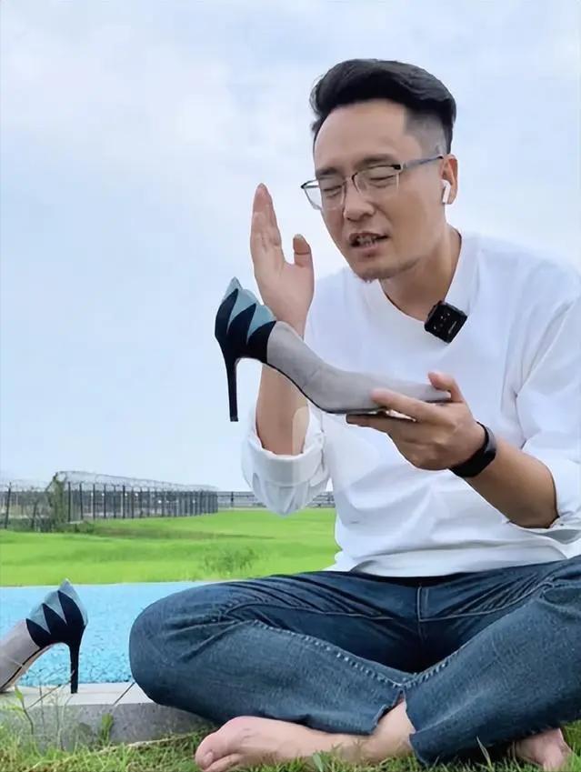 了高跟鞋奇迹般东山再起5个月赚12亿j9九游会登录负债500万后大叔穿上(图6)